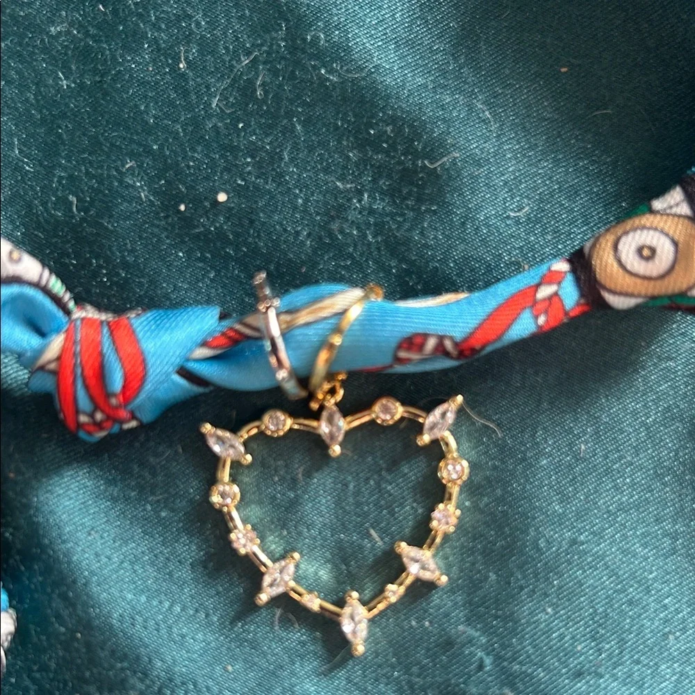 100% silk. Made in France. High quality scarf bracelet. With gold heart pendant! - Picture 5 of 16
